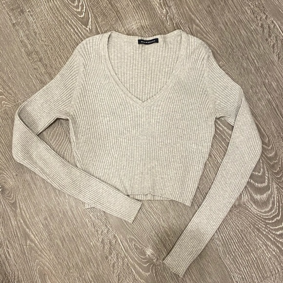 Brandy melville v neck cropped sweater knit top - Picture 1 of 3